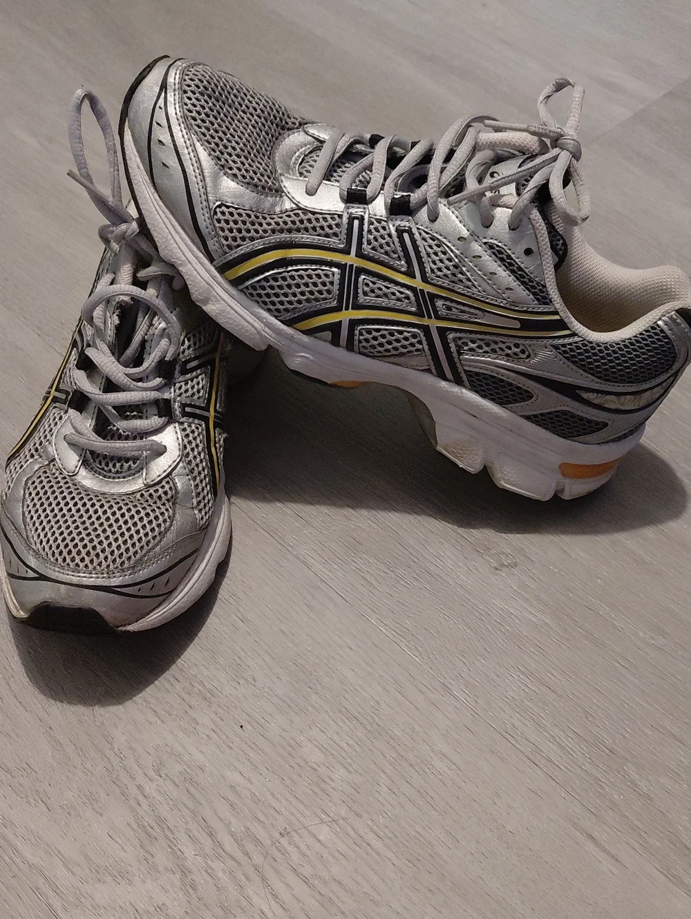 Gray Mesh Men's Running Sneakers